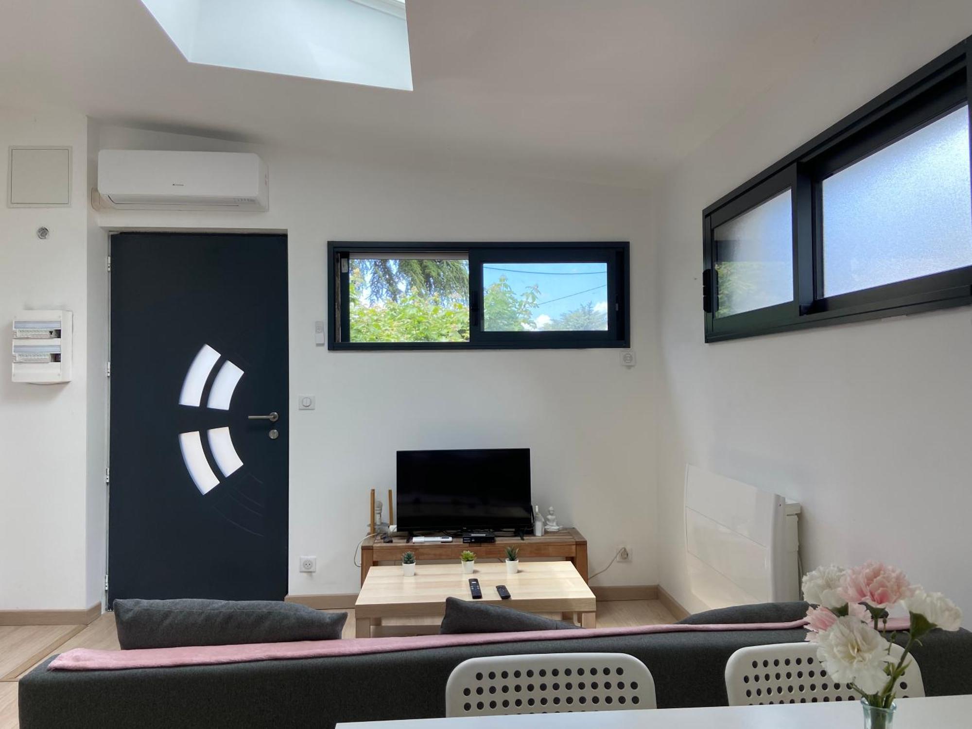 Appartement Paisible Proche Centre Ville Bron Zewnętrze zdjęcie
