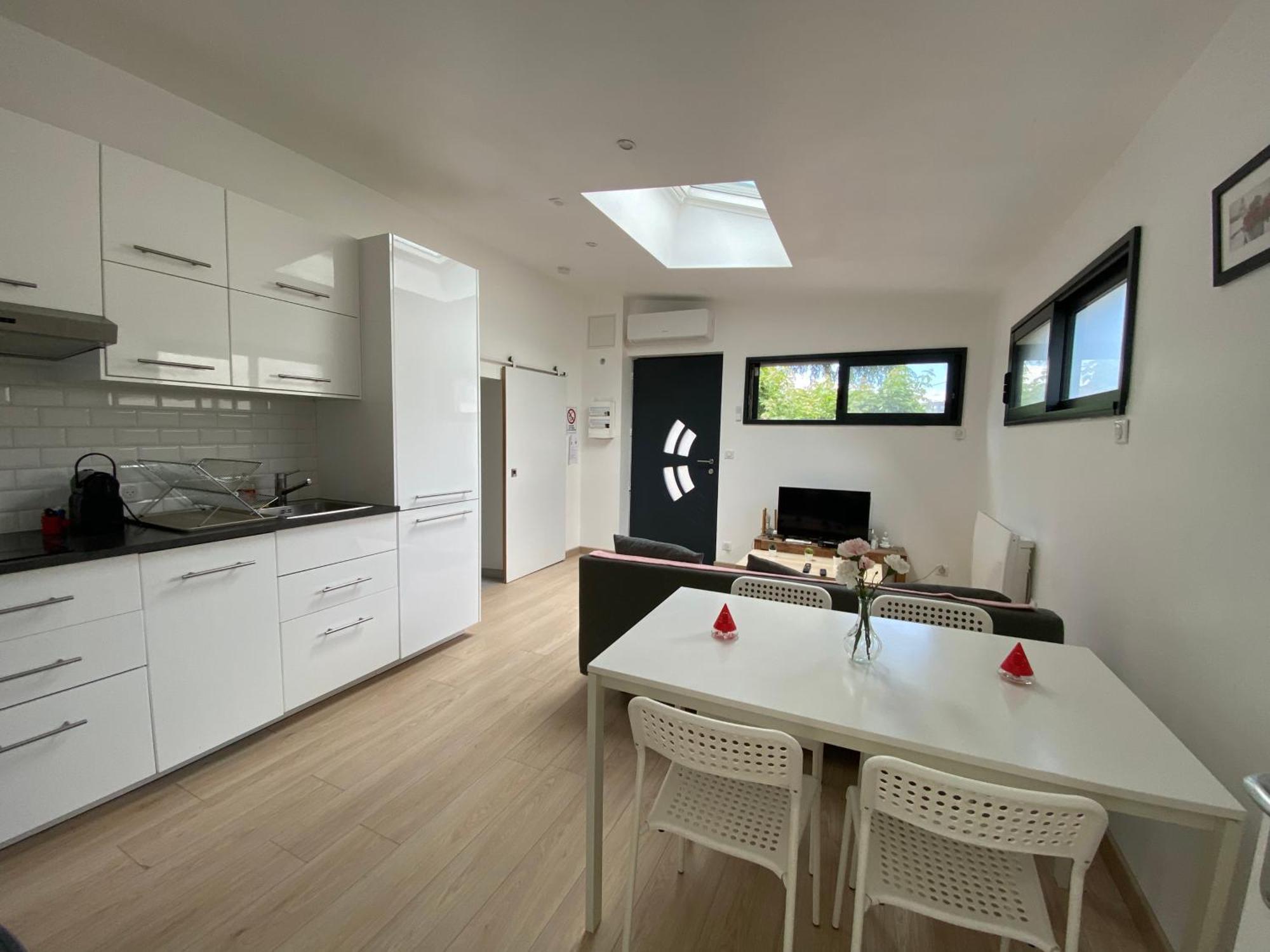 Appartement Paisible Proche Centre Ville Bron Zewnętrze zdjęcie
